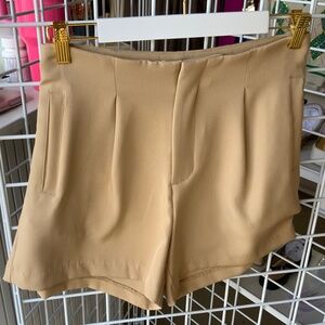 Basic Pleated Short